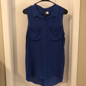 H&M collared sleeveless button down blouse